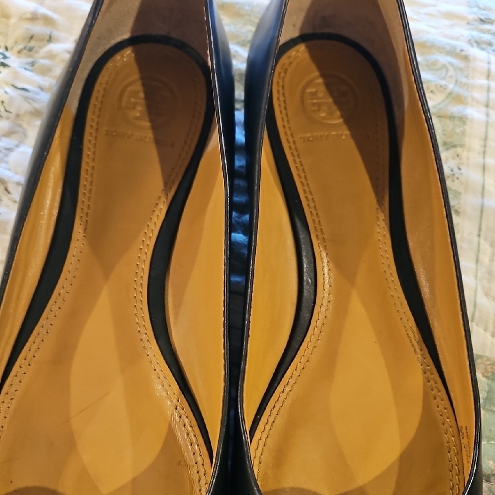 Tory Burch Black Leather Logo Ballet Flats - Picture 3 of 6